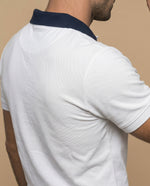 Polo manga corta con cuello contrastante y estampado para hombre - Blanco