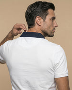 Polo manga corta con cuello contrastante y estampado para hombre - Blanco
