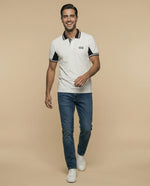 Polo manga corta con cuello acanalado a rayas y paneles contrastantes para hombre - Crudo