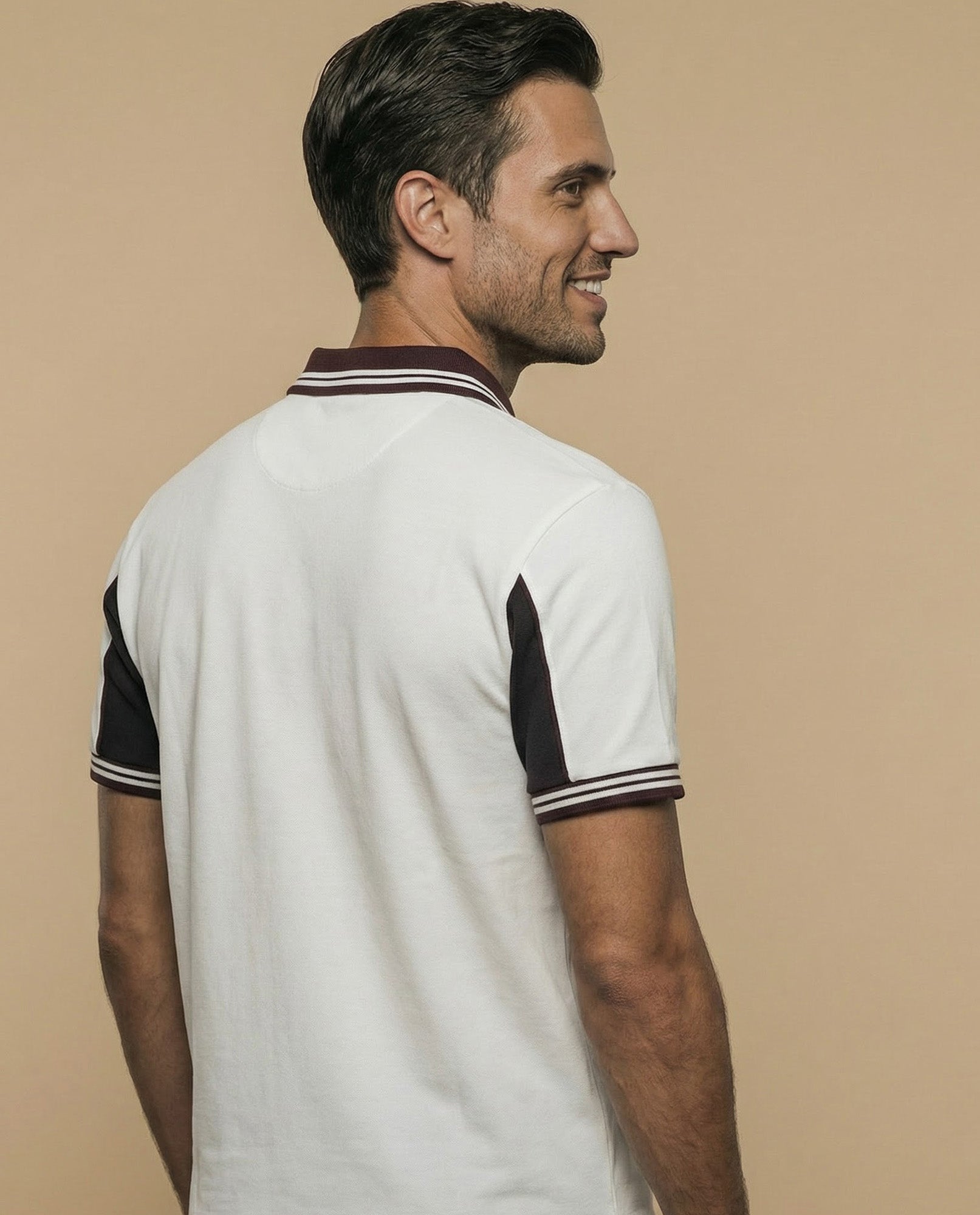 Polo manga corta con cuello acanalado a rayas y paneles contrastantes para hombre - Crudo 34_305F379_CRU110605_6
