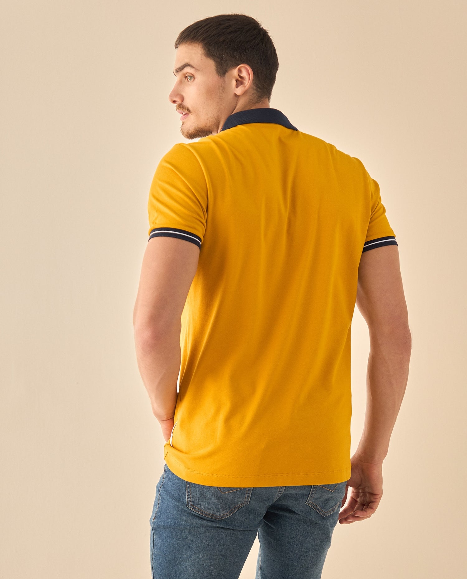 Polo con Detalles Deportivos - Amarillo