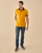 Polo con Detalles Deportivos - Amarillo