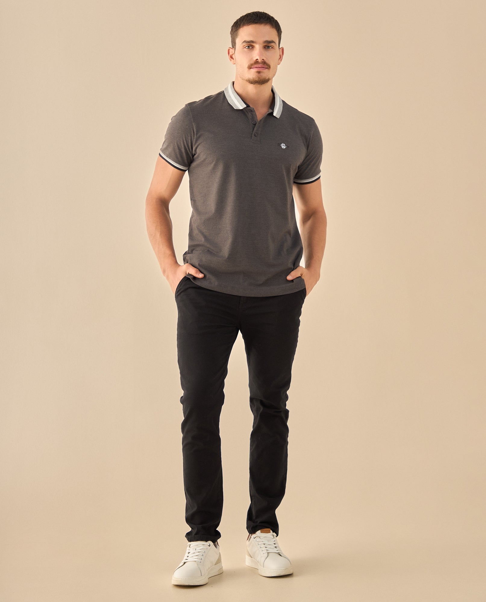 Polo con Ribetes Contrastantes - Gris 34_305G303_GRI183908_6