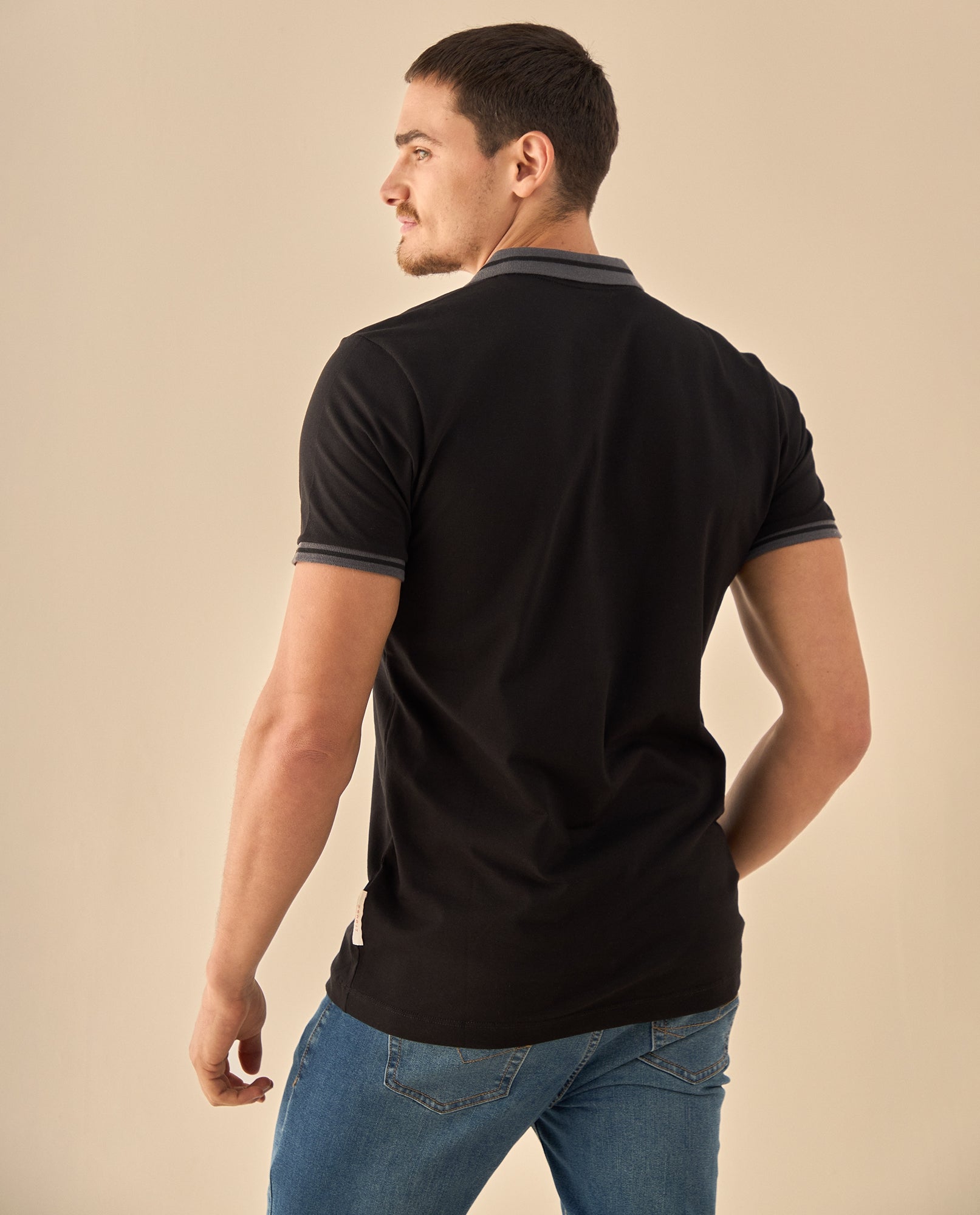 Polo con Ribetes Contrastantes - Negro 34_305G318_NEG193713_4