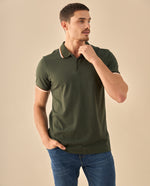 Polo con Cremallera y Detalles Contrastantes - Verde