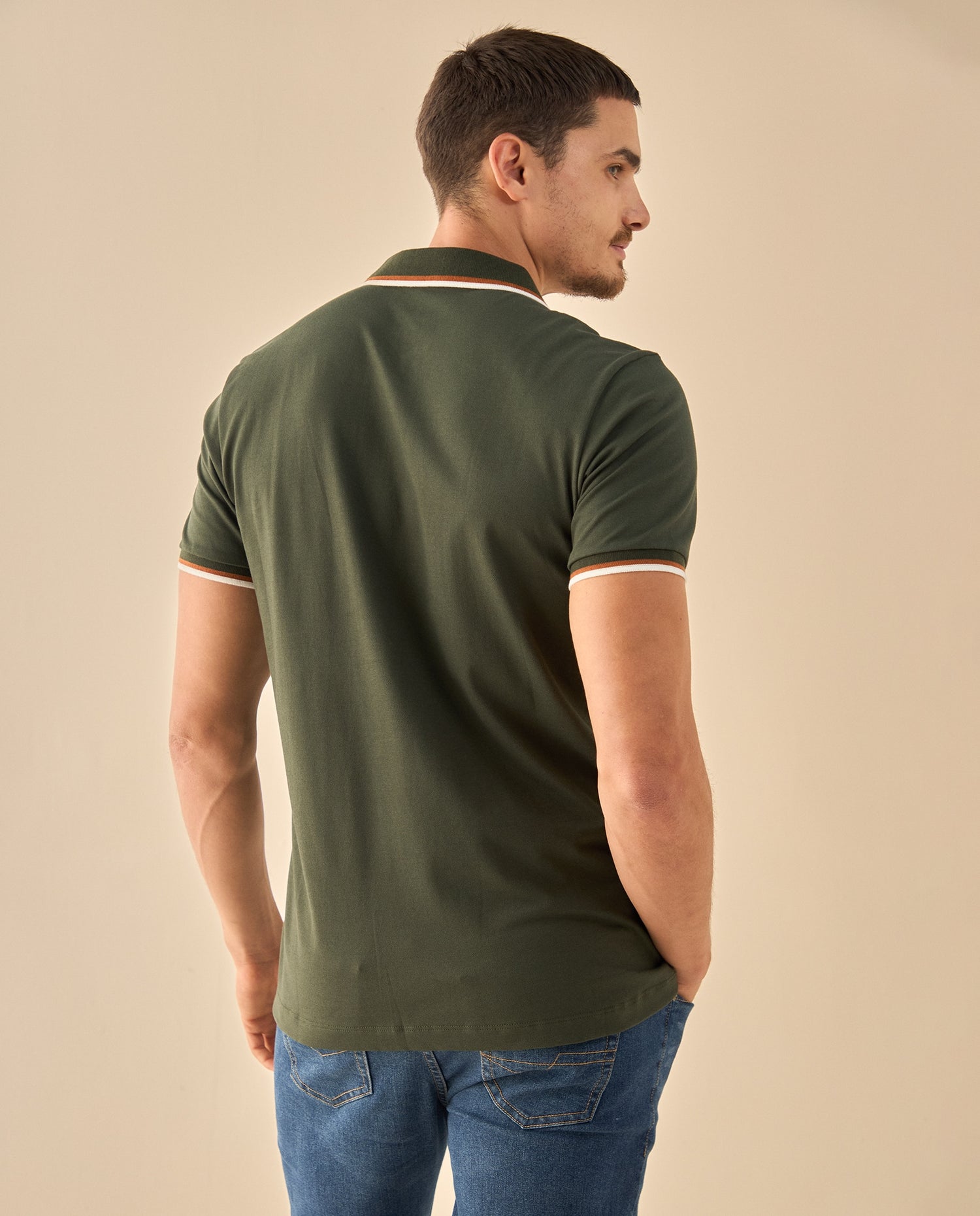 Polo con Cremallera y Detalles Contrastantes - Verde