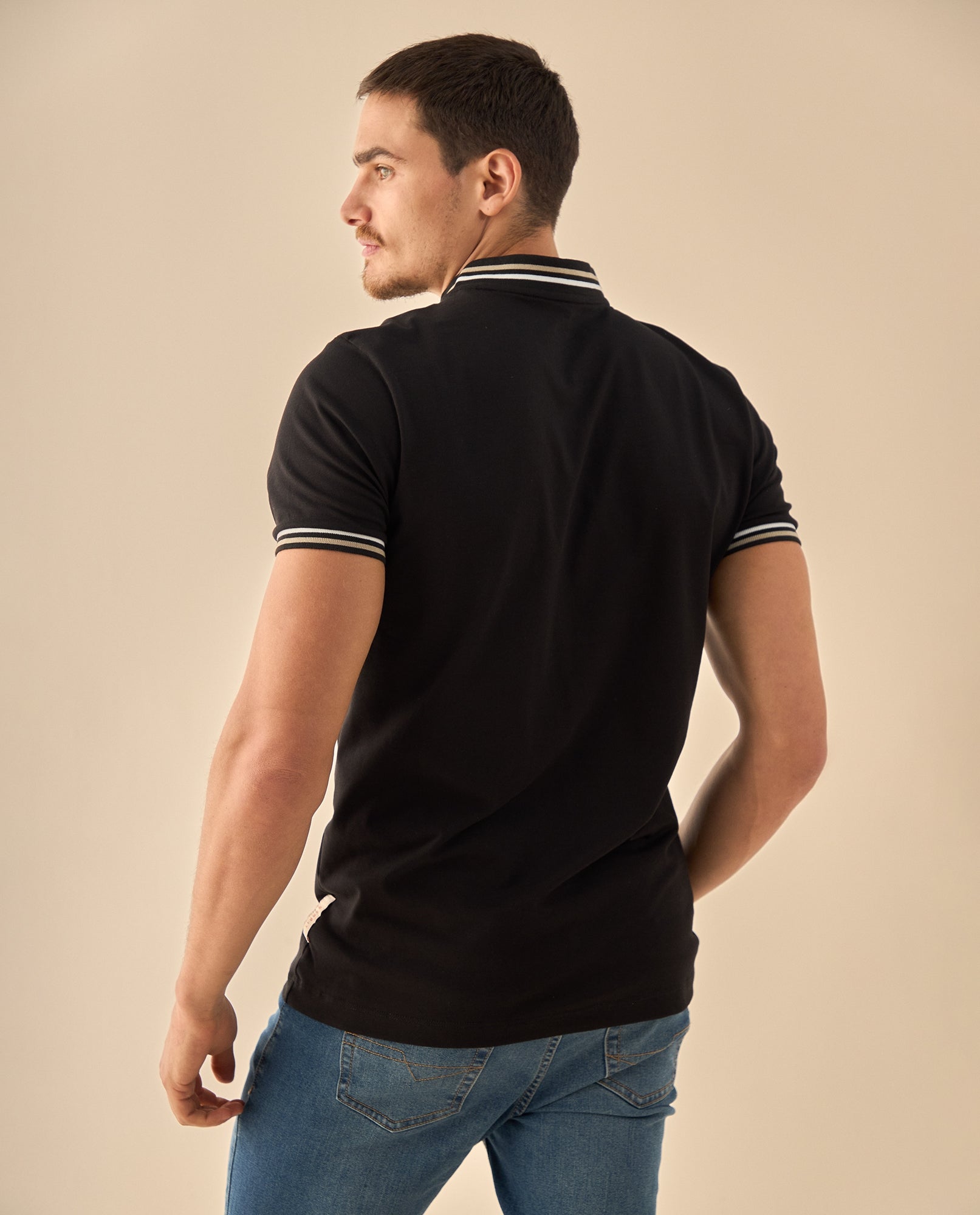 Polo con Ribetes Contrastantes - Negro 34_305G327_NEG190303_4
