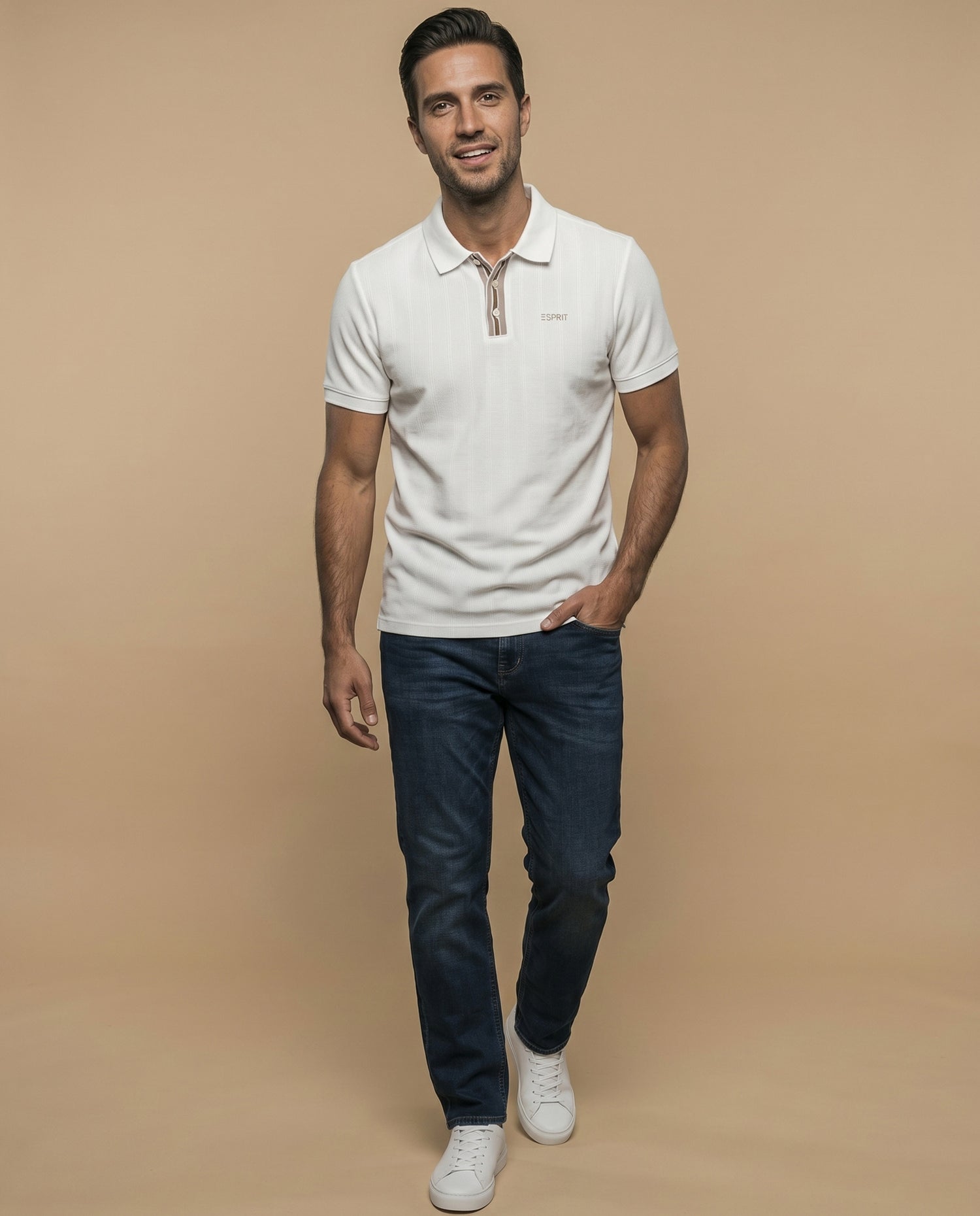 Polo regular bordado logo blanco - Crudo