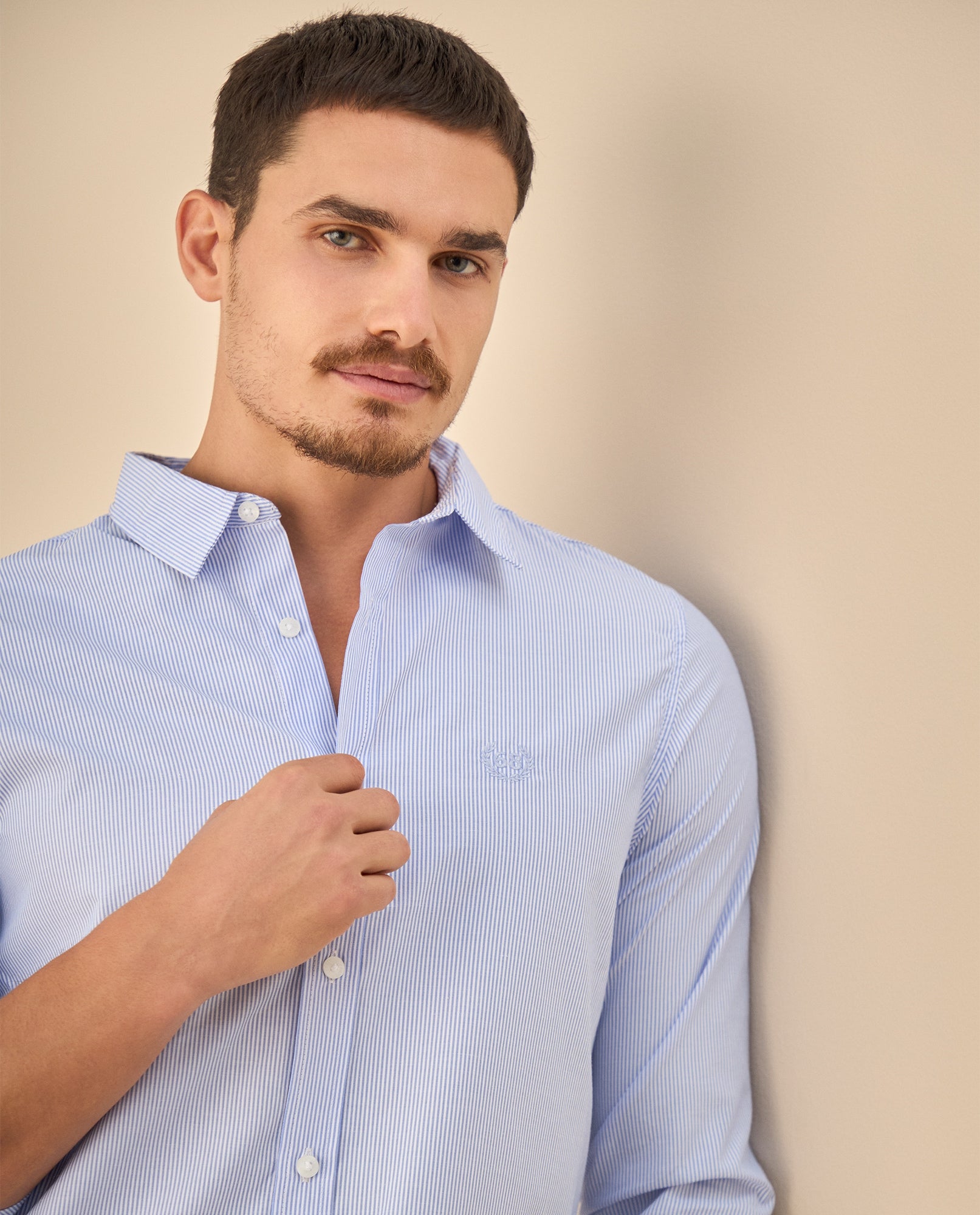 Camisa Clásica con Logo Bordado - Azul 34_315G300_AZU194052_3