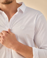 Camisa Clásica con Logo Bordado - Blanco