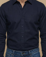 Camisa slim fit manga larga con bordado de laurel para hombre - Azul