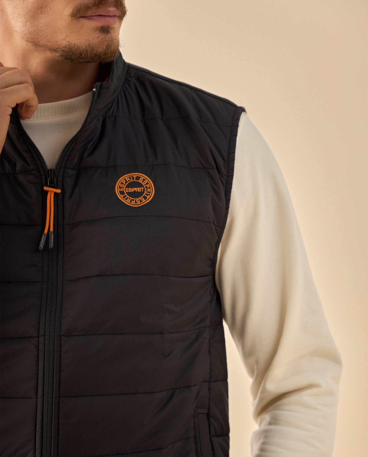 Chaleco Acolchado con Detalles - Negro