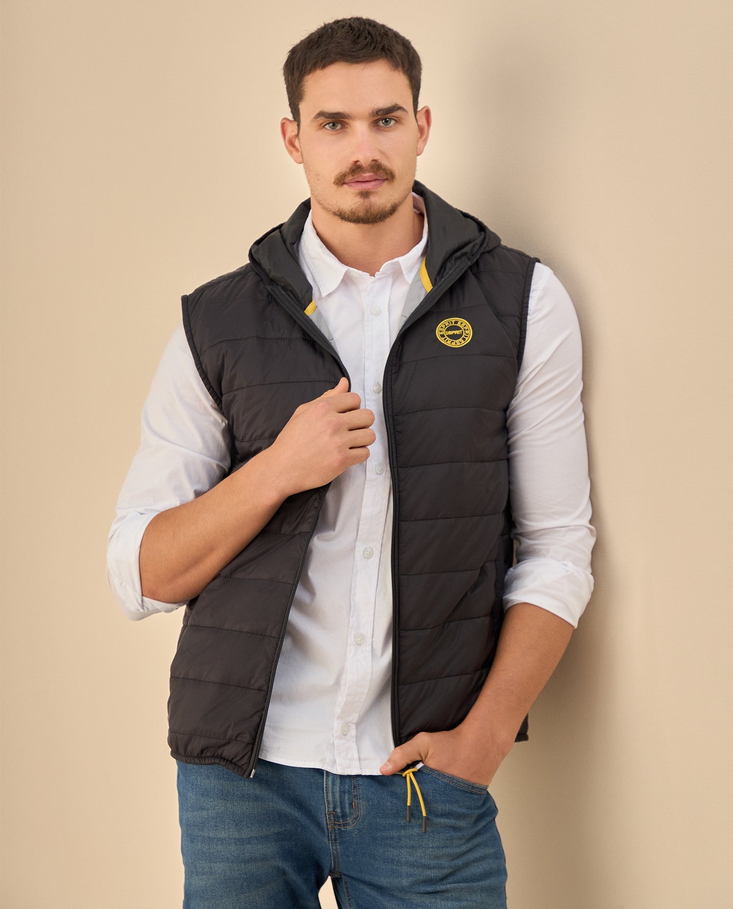 Chaleco Acolchado con Capucha - Negro