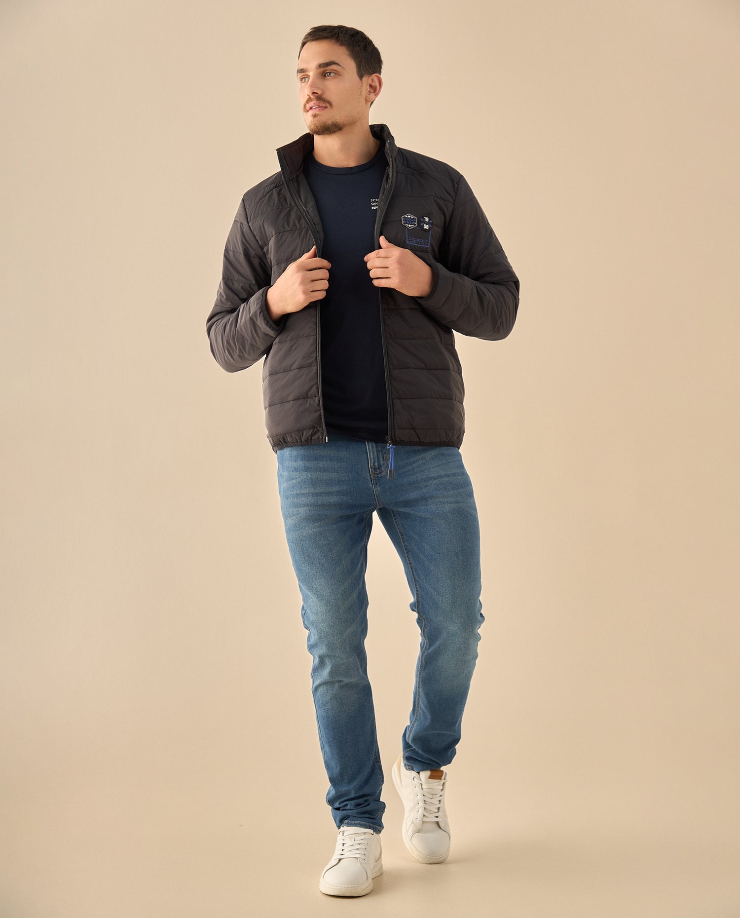Chaqueta Puffer con Parches Bordados - Negro