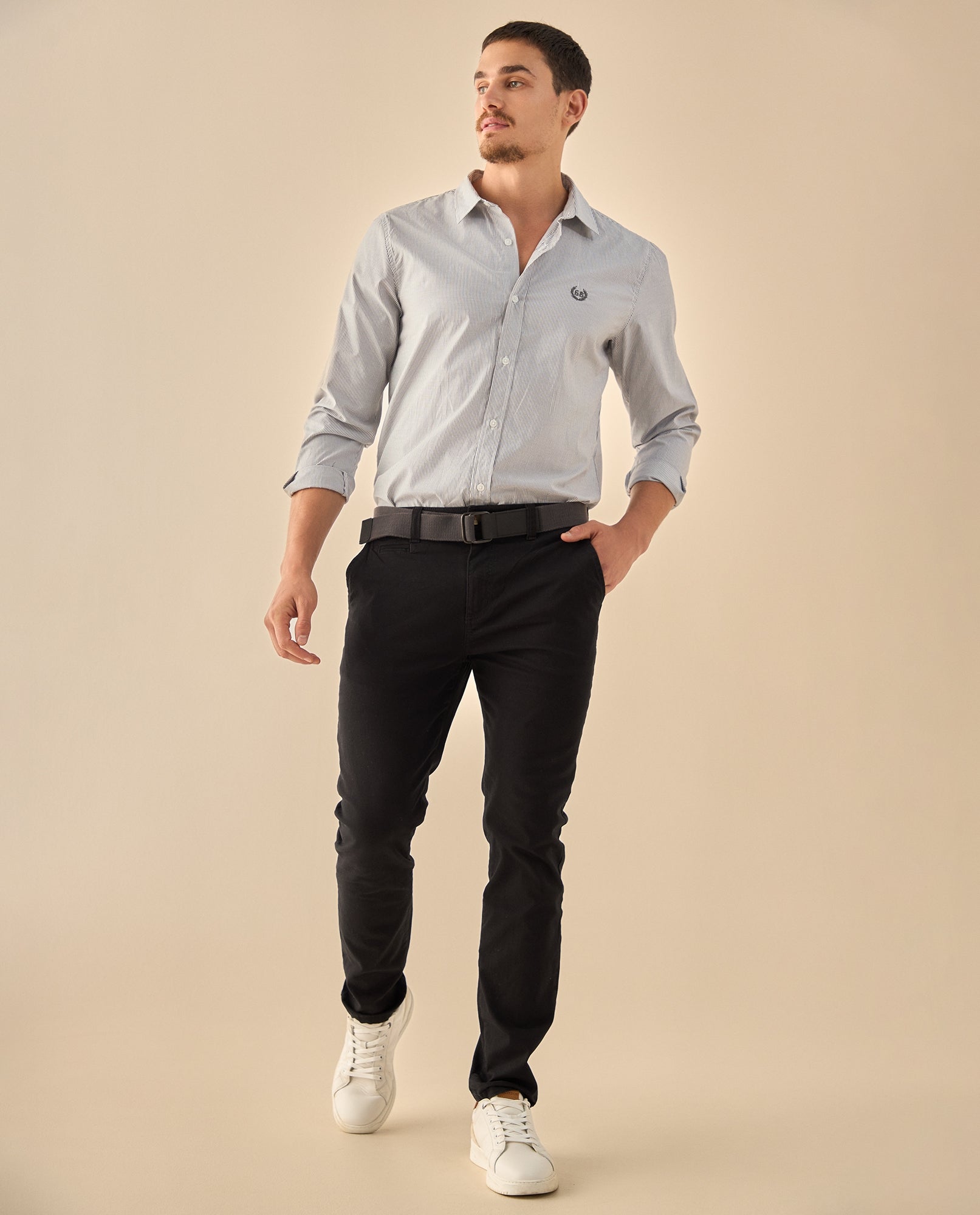 Pantalón Slim Fit con Cinturón - Negro 34_335G304_NEG194012_0