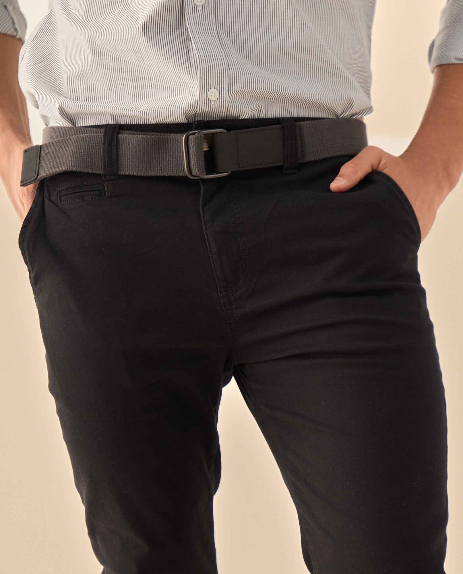 Pantalón Slim Fit con Cinturón - Negro 34_335G304_NEG194012_4