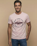 Camiseta manga corta con estampado gráfico universitario para hombre - Rosa