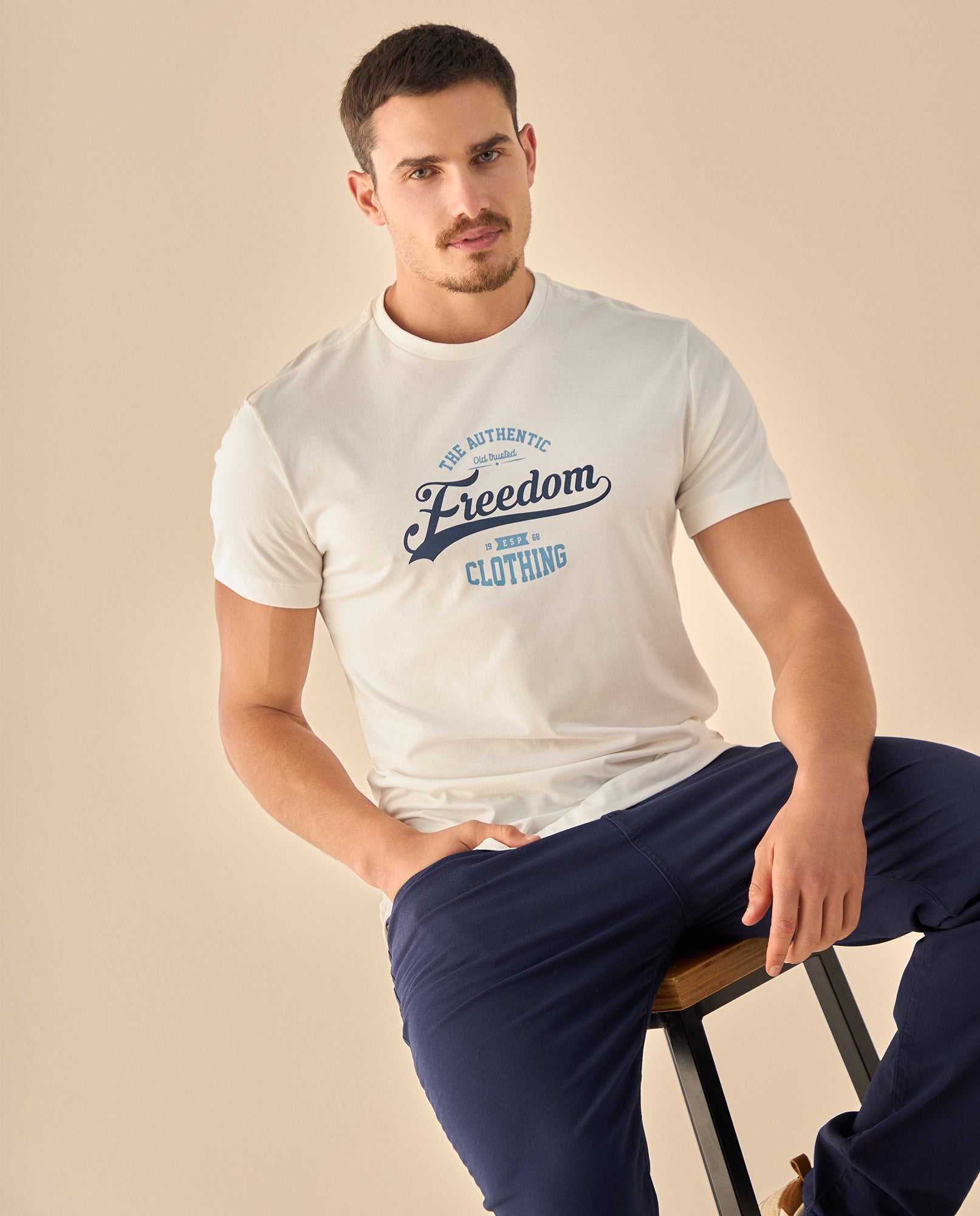 Camiseta Freedom con Estampado Vintage - Crudo 34_345G306_CRU110605_3