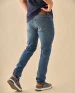 Jean Slim Fit con Costuras Contrastantes - Azul