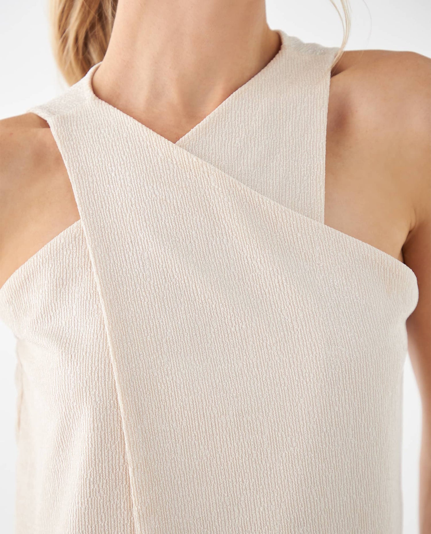 Camisa con escote cruzado para mujer - Beige