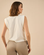 Camiseta de diseño cerrado para mujer - Crudo