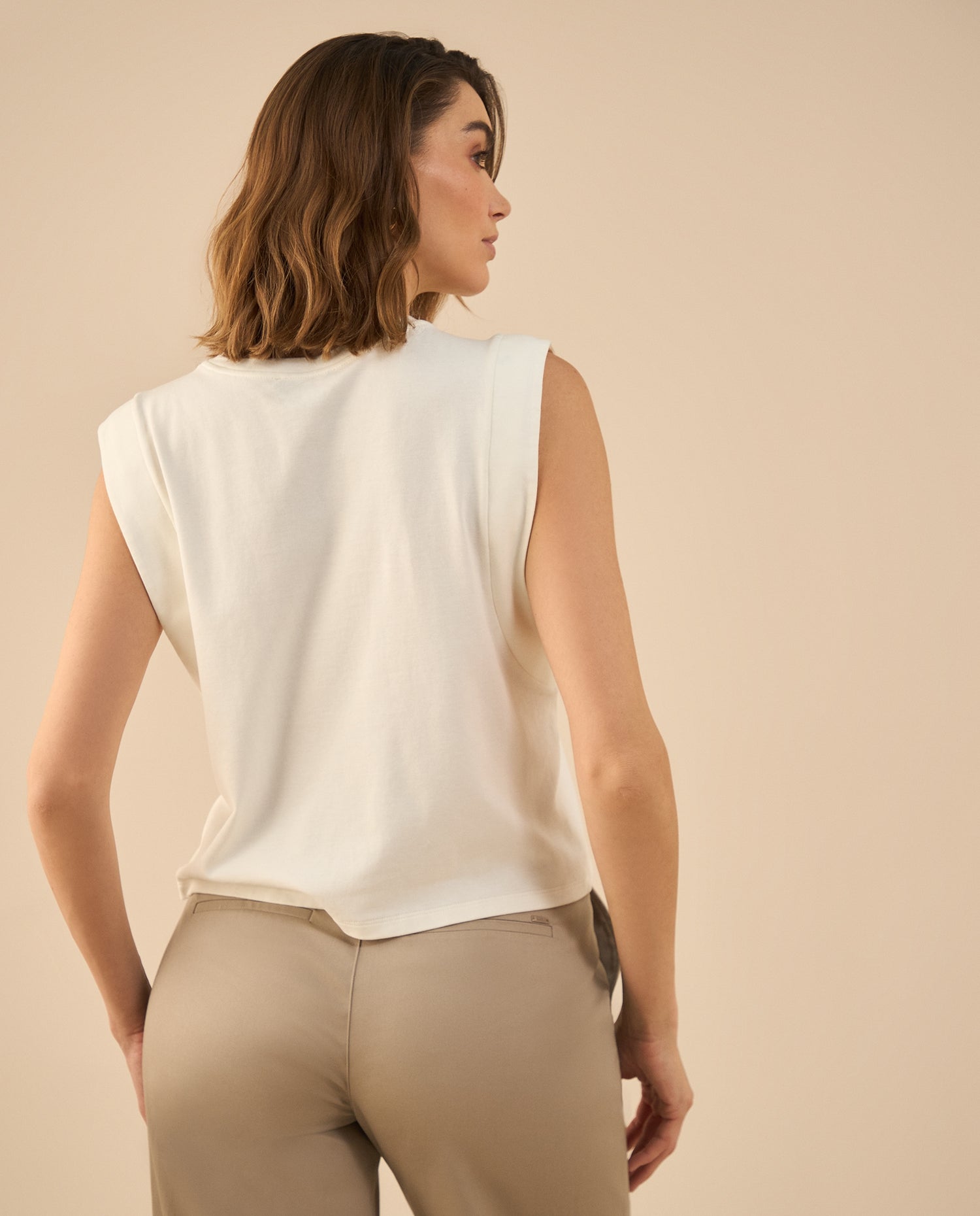 Camiseta de diseño cerrado para mujer - Crudo