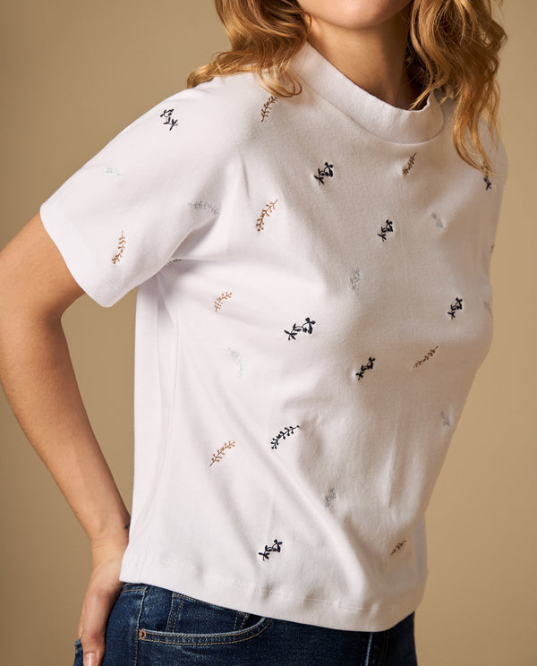 Camiseta manga corta con bordado floral - Blanco 34_402H007_BLA114001_0