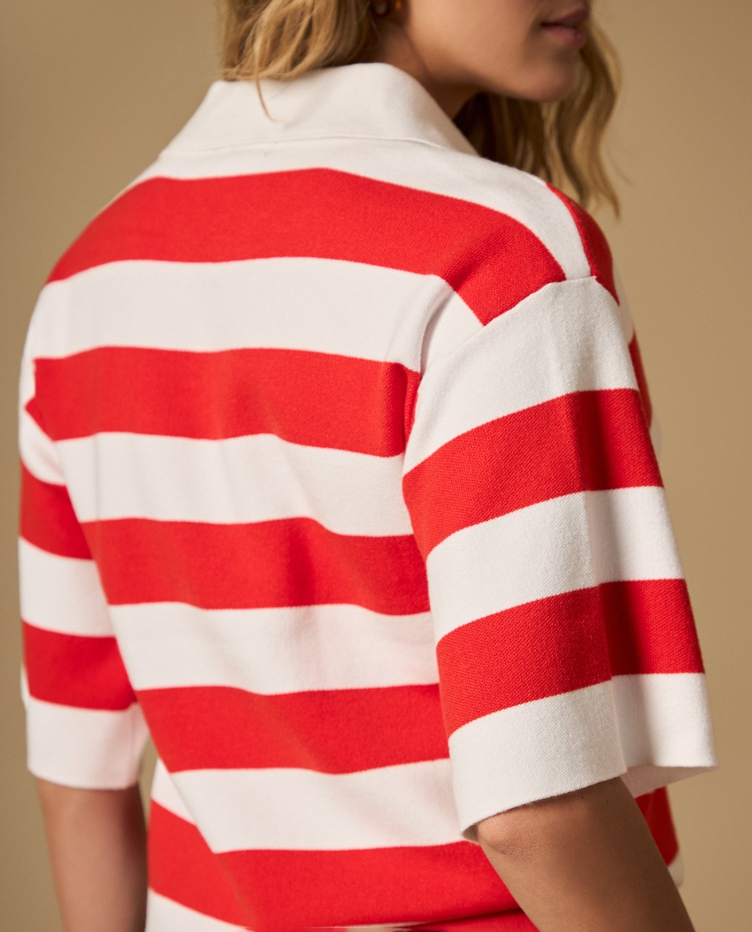 Camiseta tejida tipo polo cuello en V manga larga - Rojo