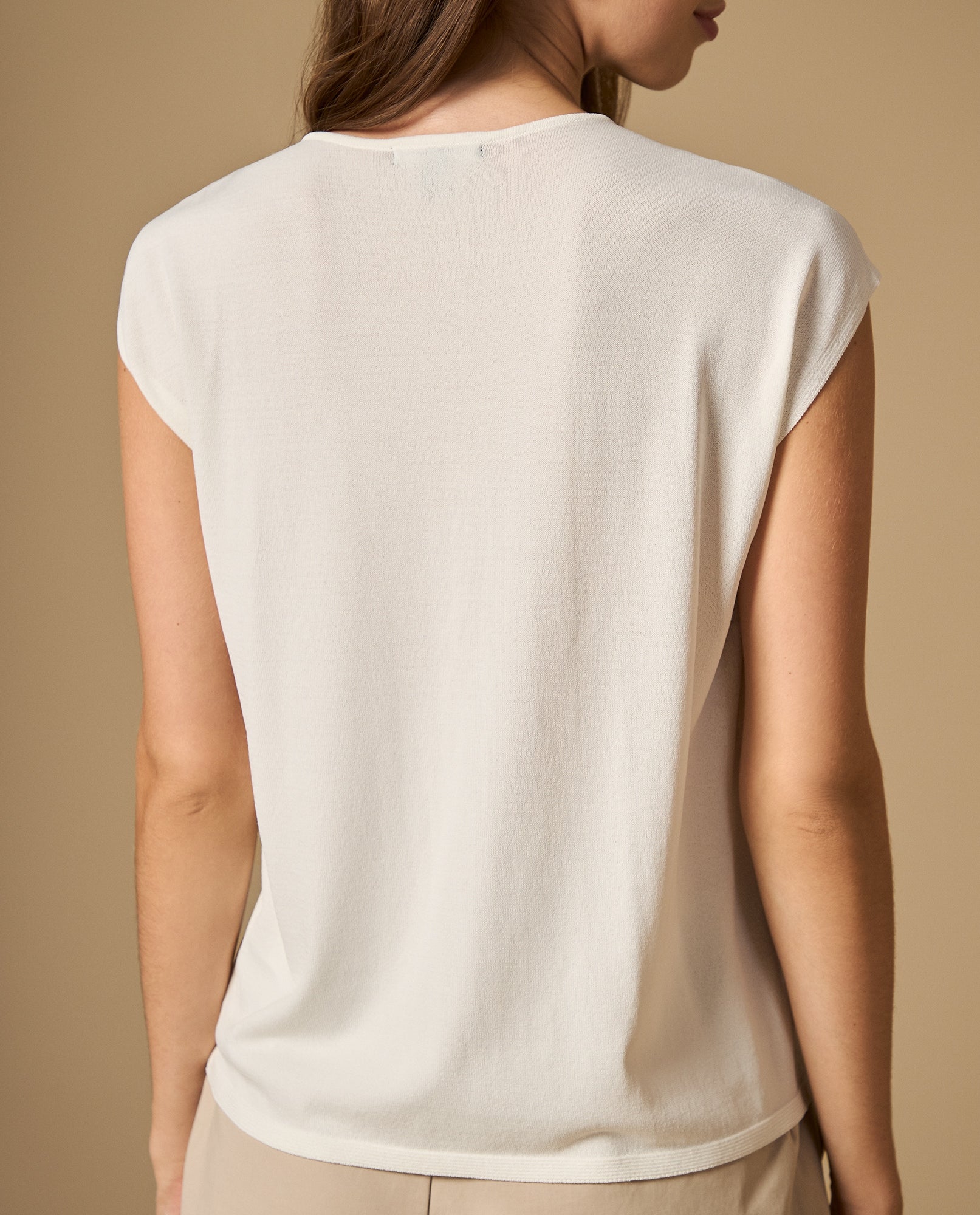 Camiseta con detalle metálico y escote asimétrico - Crudo 34_402H242_CRU111001_4
