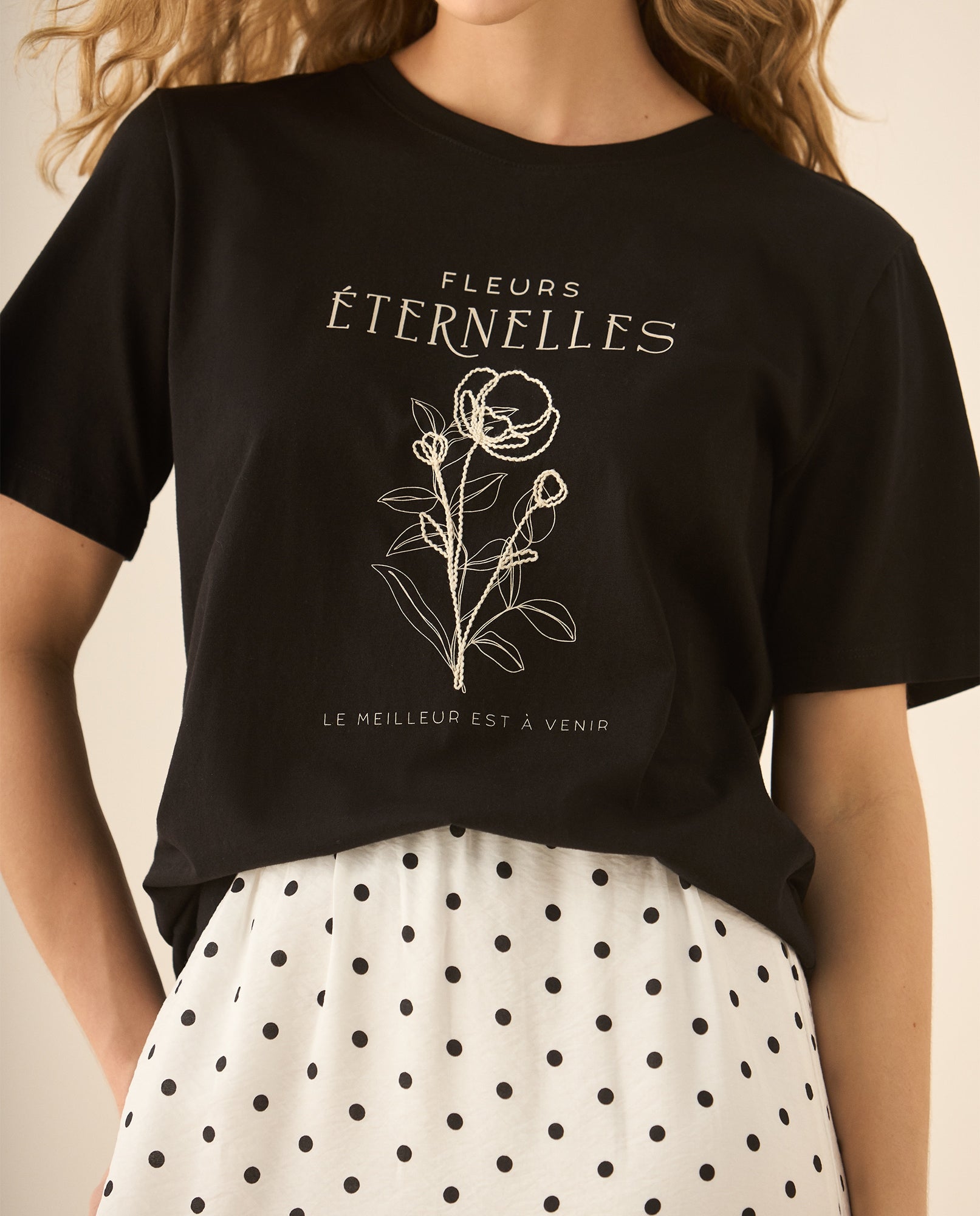 Camiseta maga corta con estampado y bordado para mujer - Negro 34_403G120_NEG193909_4