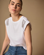 Camiseta Blanca con Aplicaciones Metálicas - Blanco