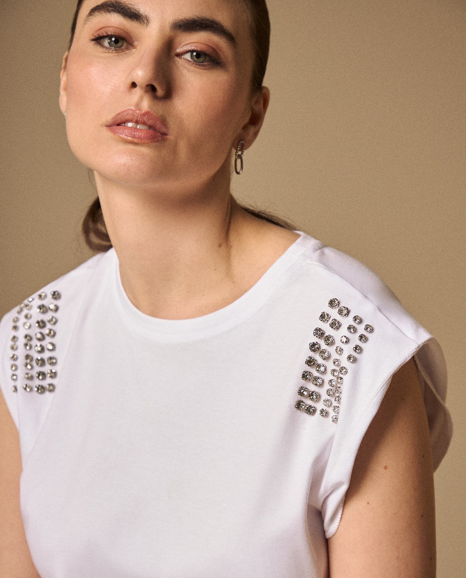Camiseta Blanca con Aplicaciones Metálicas - Blanco