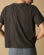 Camiseta Negra con Bordados Florales Dorados - Negro