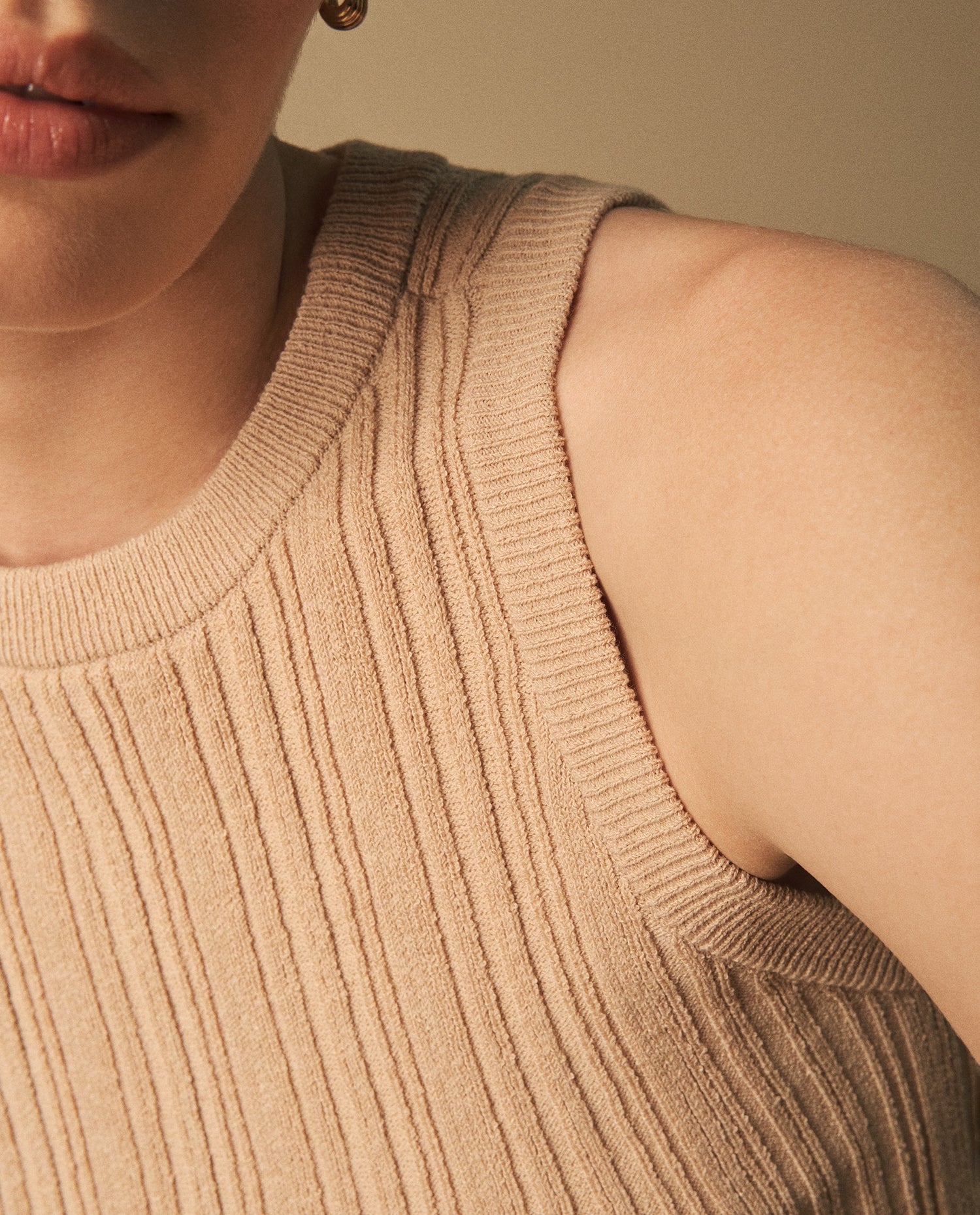 Camiseta Acanalada Beige Sin Mangas Premium - Beige