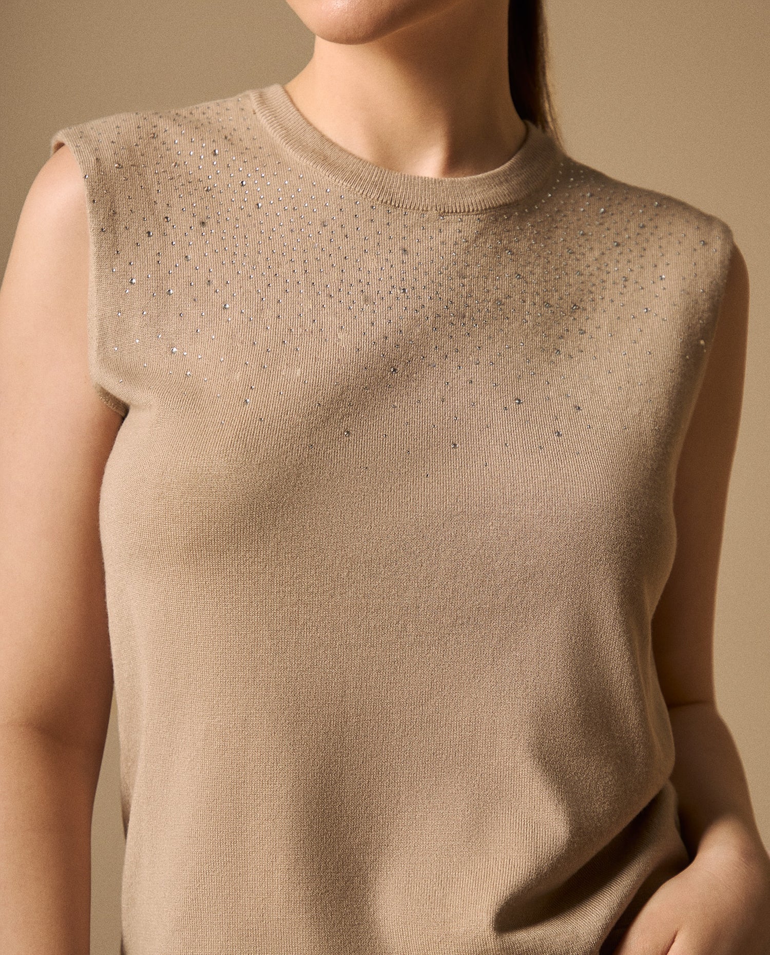 Camiseta con Detalles Brillantes - Beige