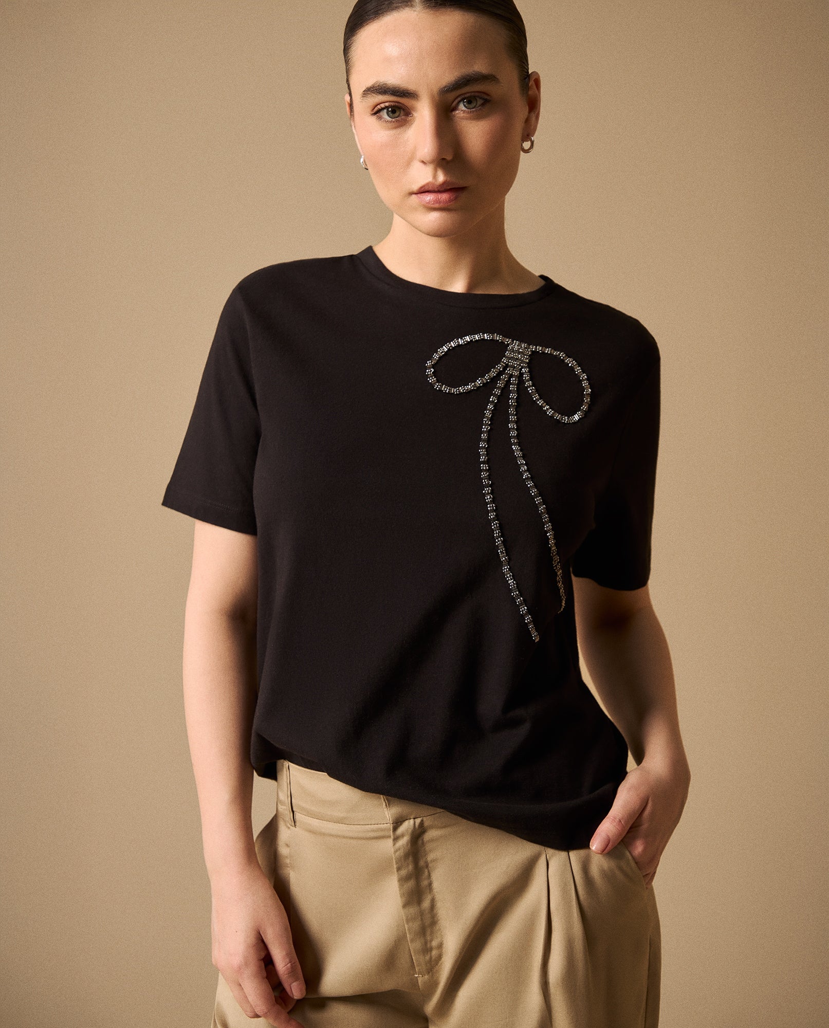 Camiseta Negra con Aplicación de Strass - Negro 34_409G214_NEG190303_4