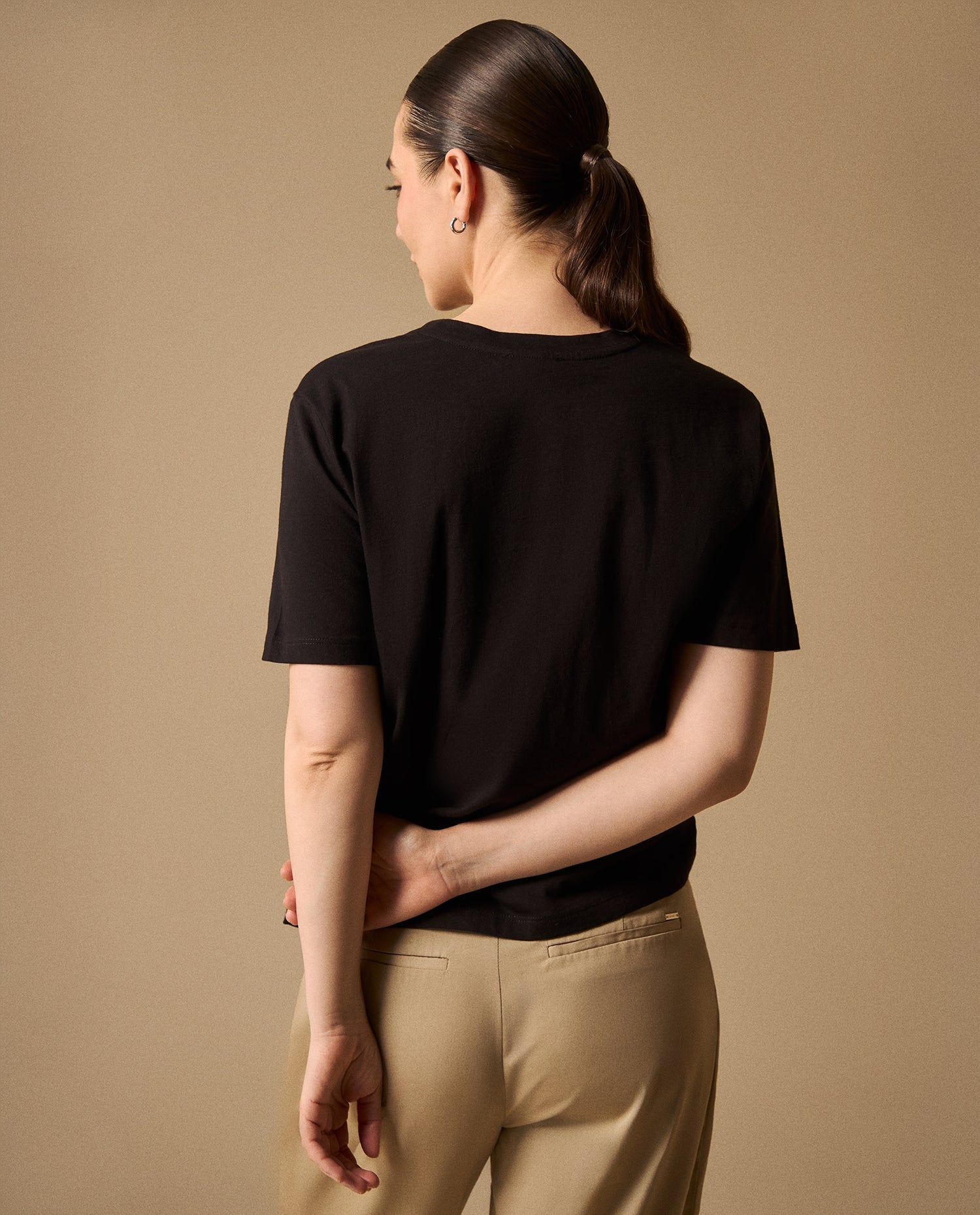 Camiseta Negra con Aplicación de Strass - Negro