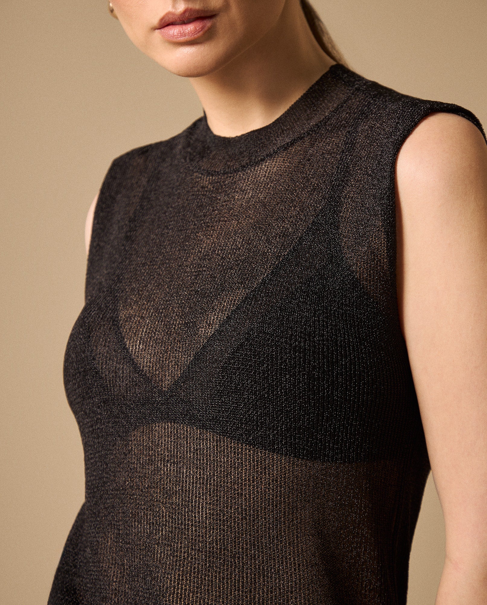 Camiseta Tejida Textura Acanalada - Negro 34_409G218_NEG190303_4