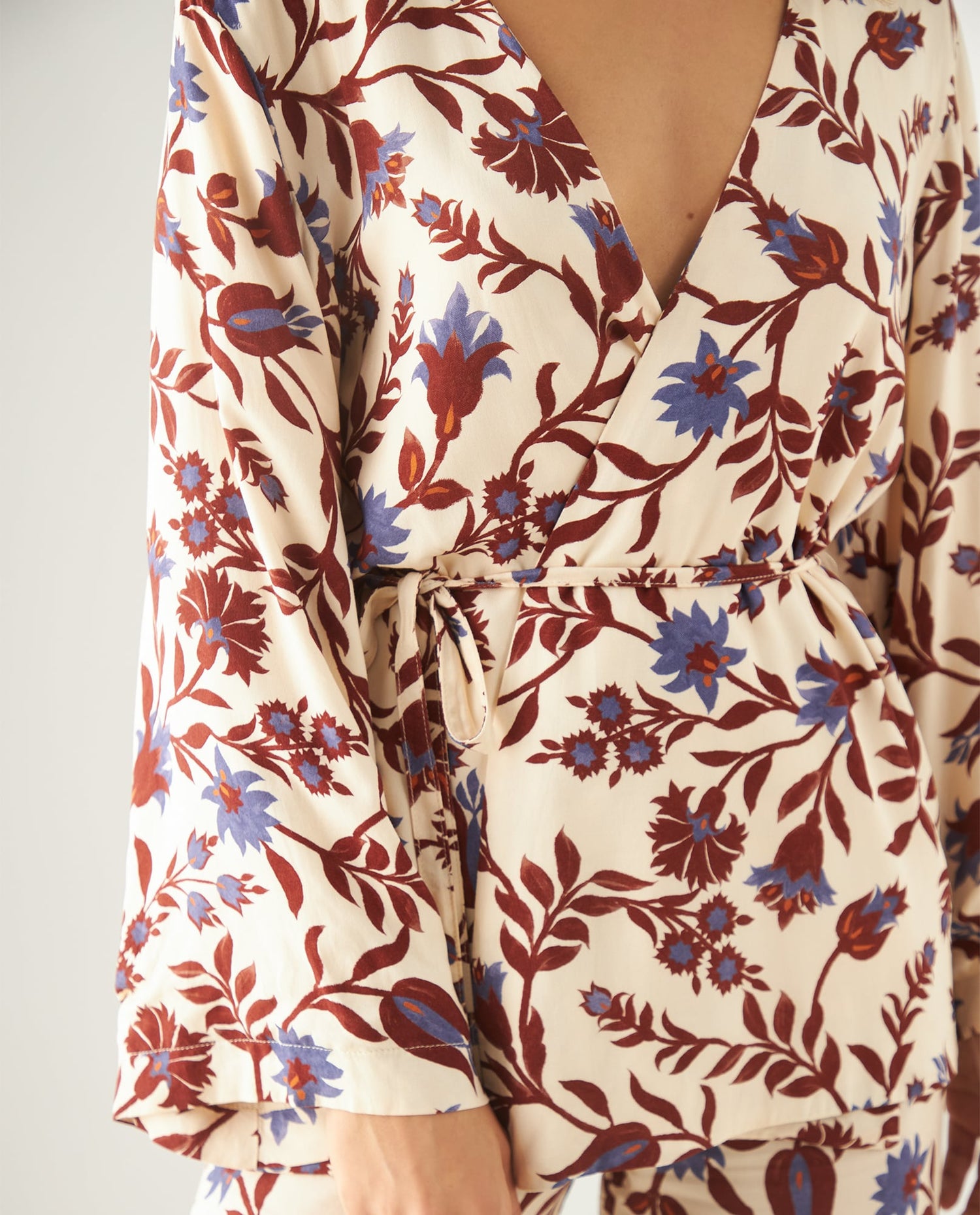 Camisa con escote en V para mujer - Café