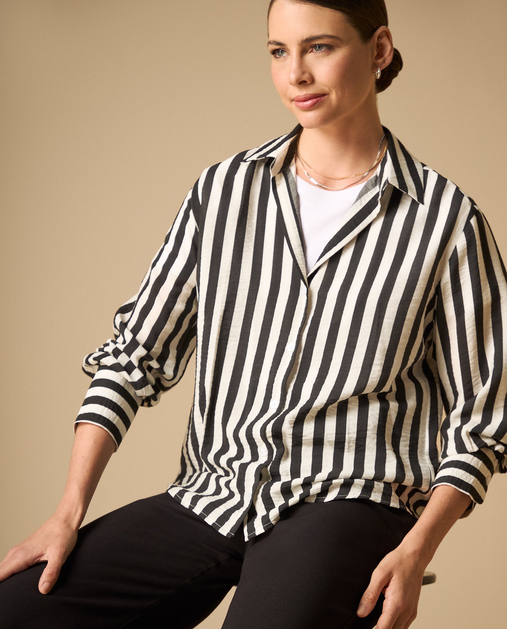 Camisa manga larga cuello camisero tejido fluido - Negro 34_411H000_NEG190303_3