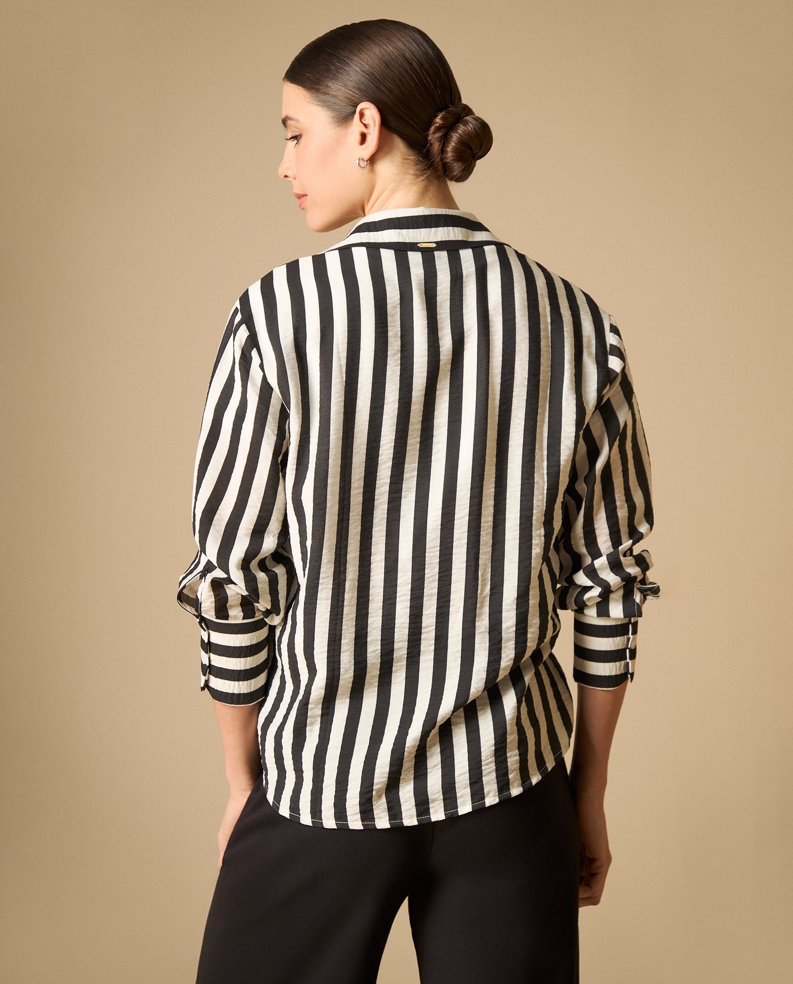 Camisa manga larga cuello camisero tejido fluido - Negro 34_411H000_NEG190303_5