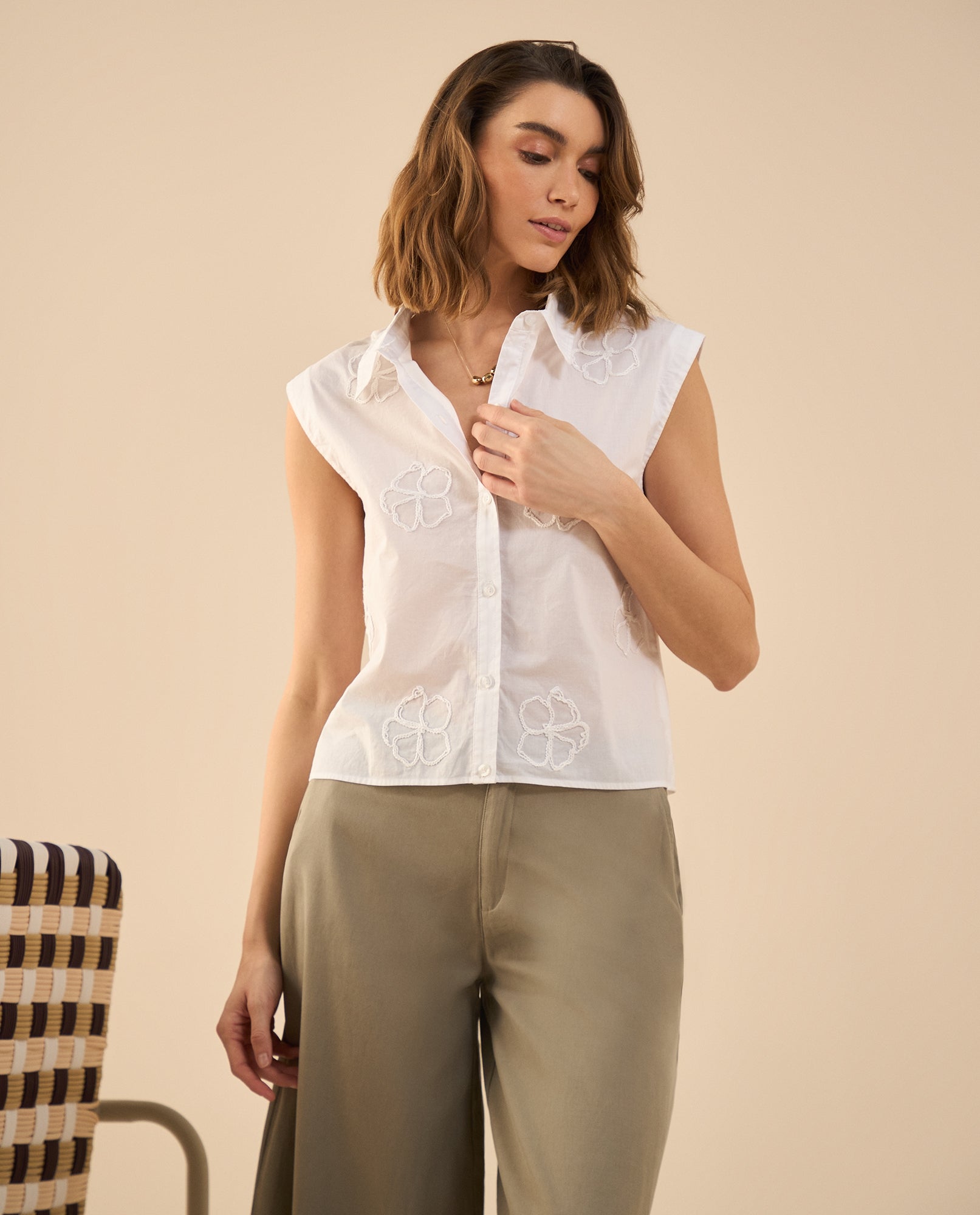 Camisa con flores bordadas a tono para mujer - Crudo 34_412G032_CRU114201_0