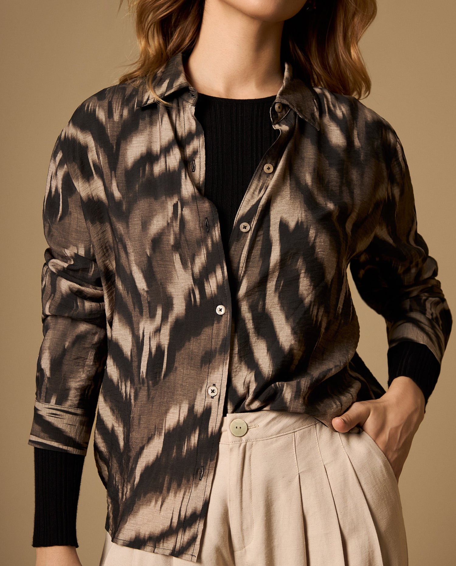 Camisa manga larga cuello camisero tejido fluido - Gris