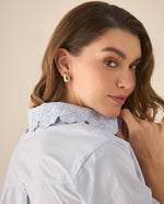 Camisa con diseño de flores en el cuello para mujer - Azul