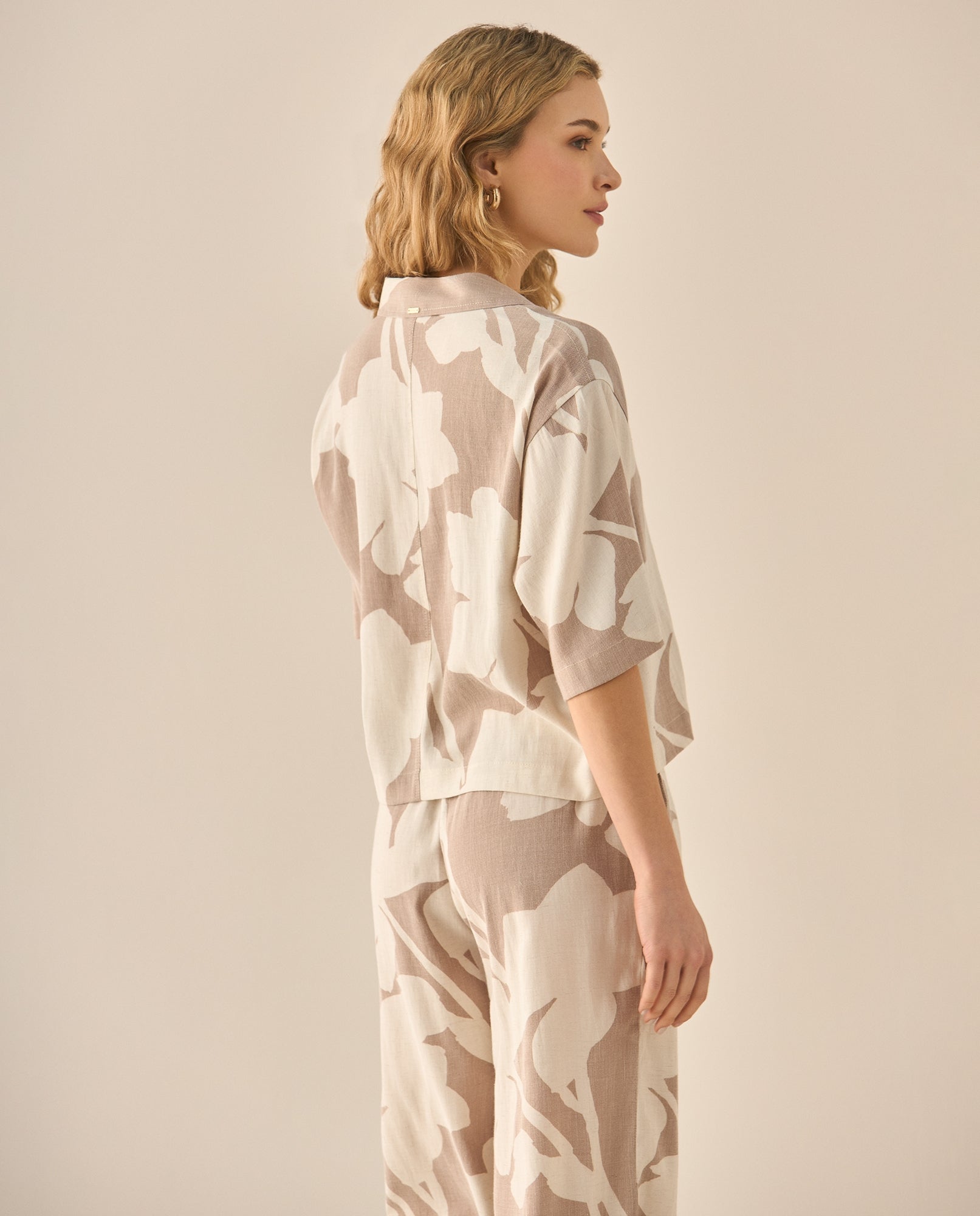 Camisa con estampado abstracto para mujer - Café 34_413G026_CAF171319_4