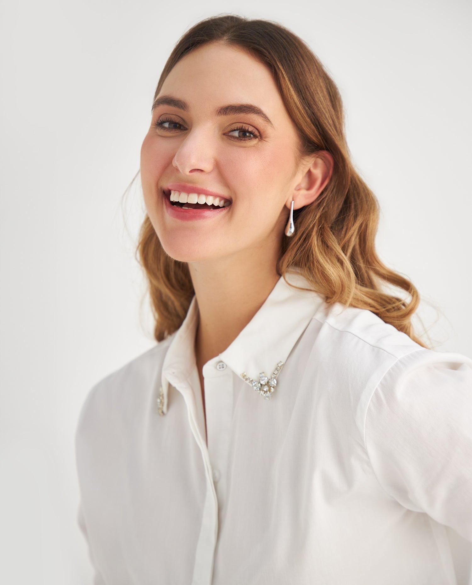 Camisa con aplique decorativo en cuello - Blanco