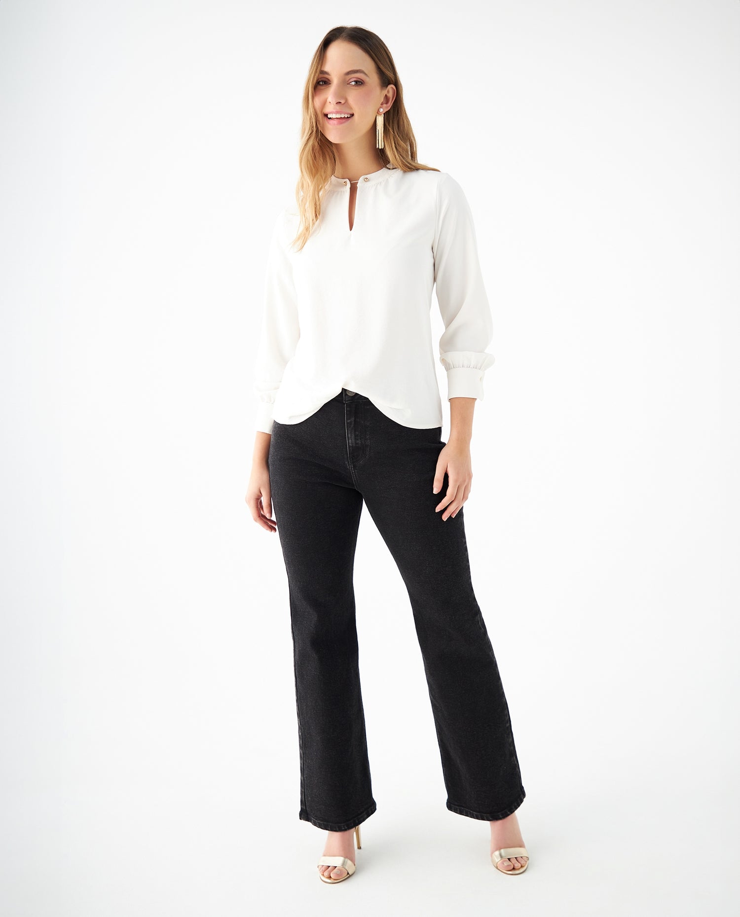 Camisa con pasador decorativo en cuello para mujer - Crudo