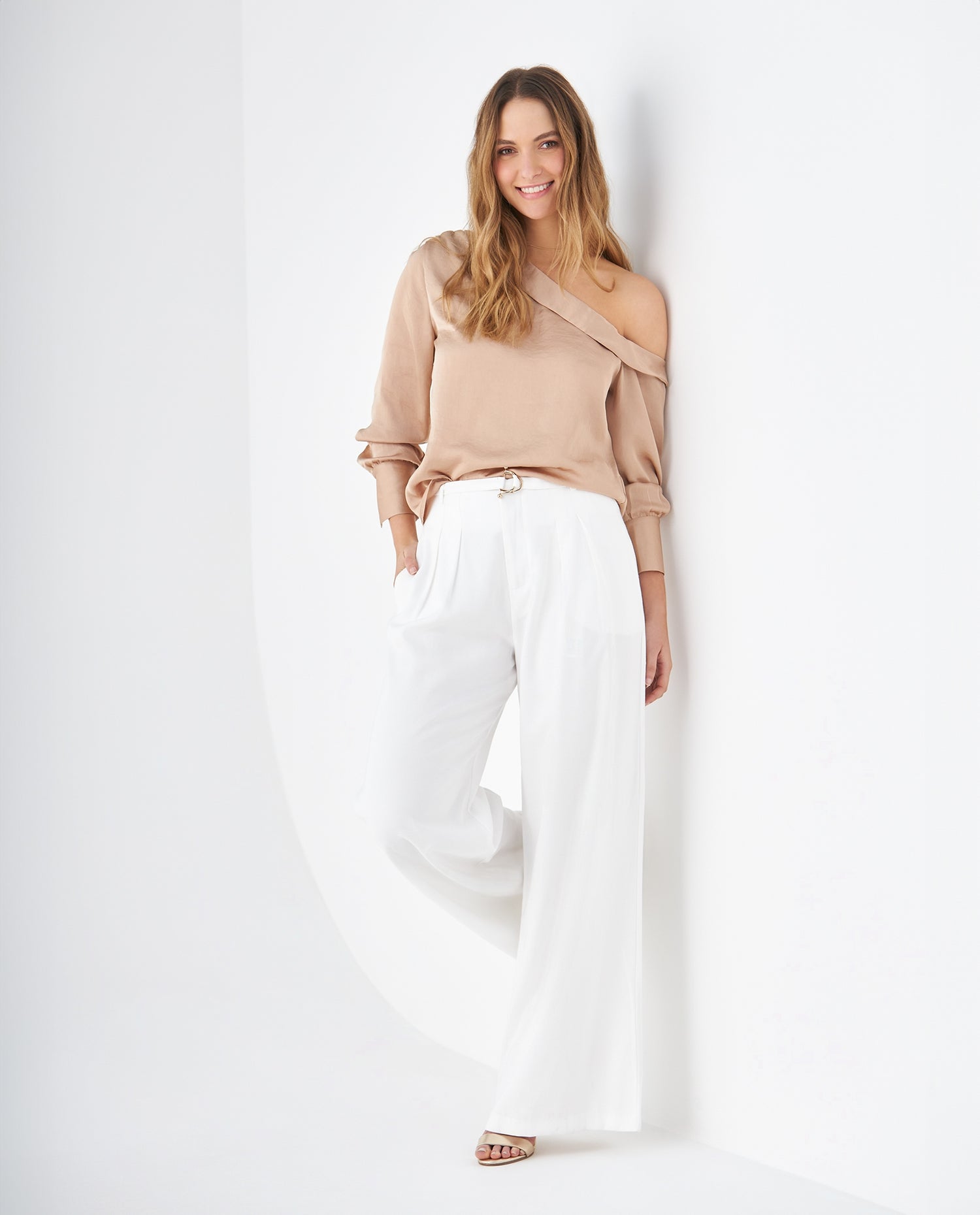 Camisa de tela fluida para mujer - Beige
