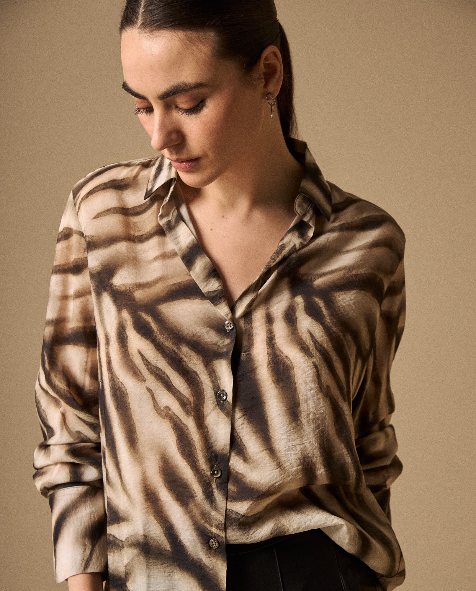 Camisa Animal Print Tonos Neutros - Gris 34_419G005_GRI170205_0