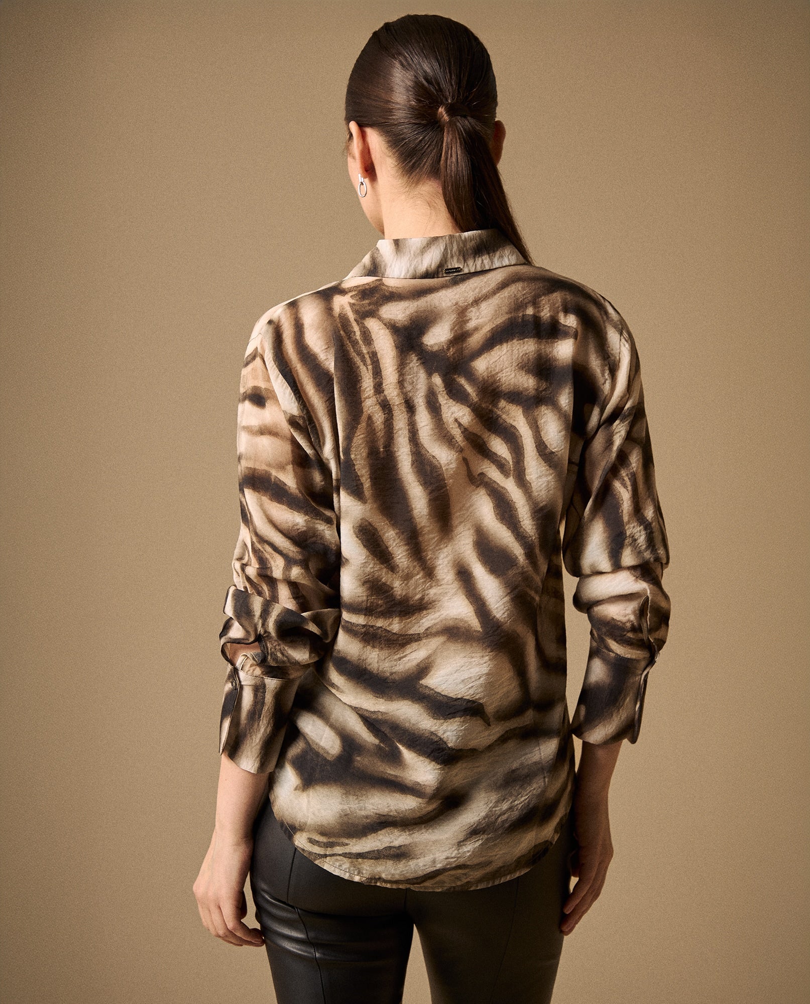 Camisa Animal Print Tonos Neutros - Gris 34_419G005_GRI170205_4